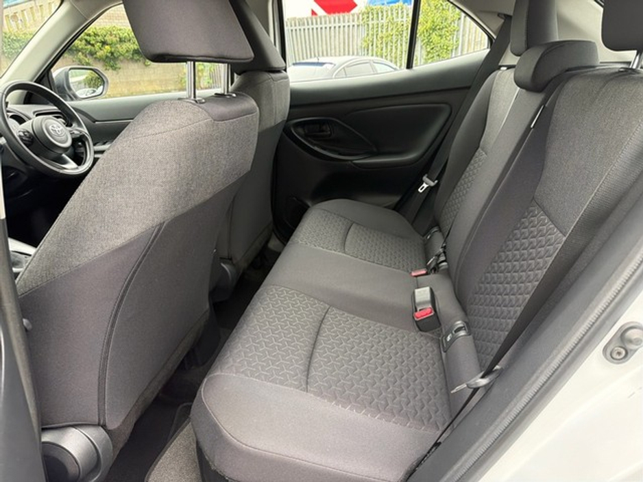 2023 Toyota Yaris Cross LUNA HYBRID AUTOMATIC // REAR CAMERA // AIR CON // SMART ENTRY/SMART START // TOYOTA SAFETY SENSE // FULL WARRANTY €27,445