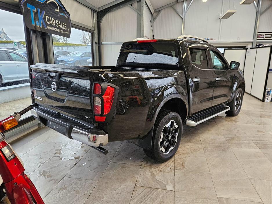 2019 Nissan Navara - image 3