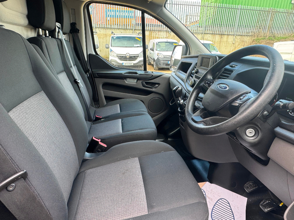 2022 Ford Transit Custom - image 14
