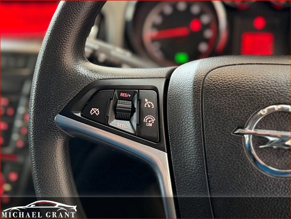 2015 Opel Astra - image 28