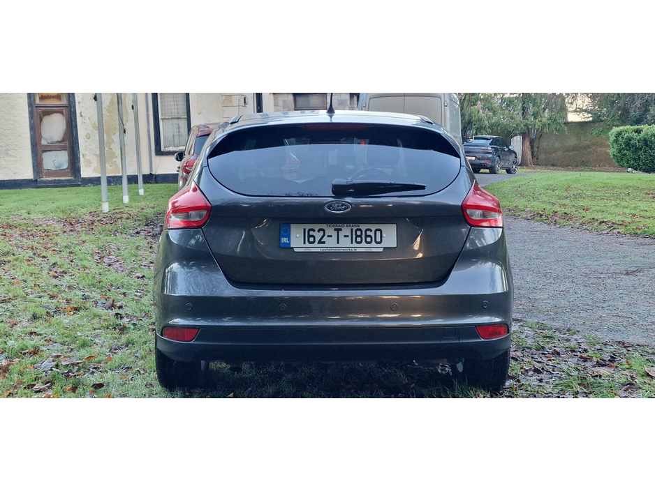 2016 Ford Focus - image 6