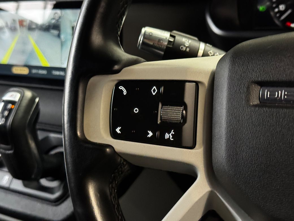 2021 Land Rover Defender - image 15