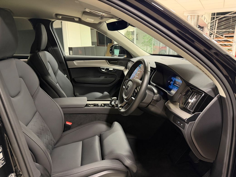 2025 Volvo XC90 - image 28