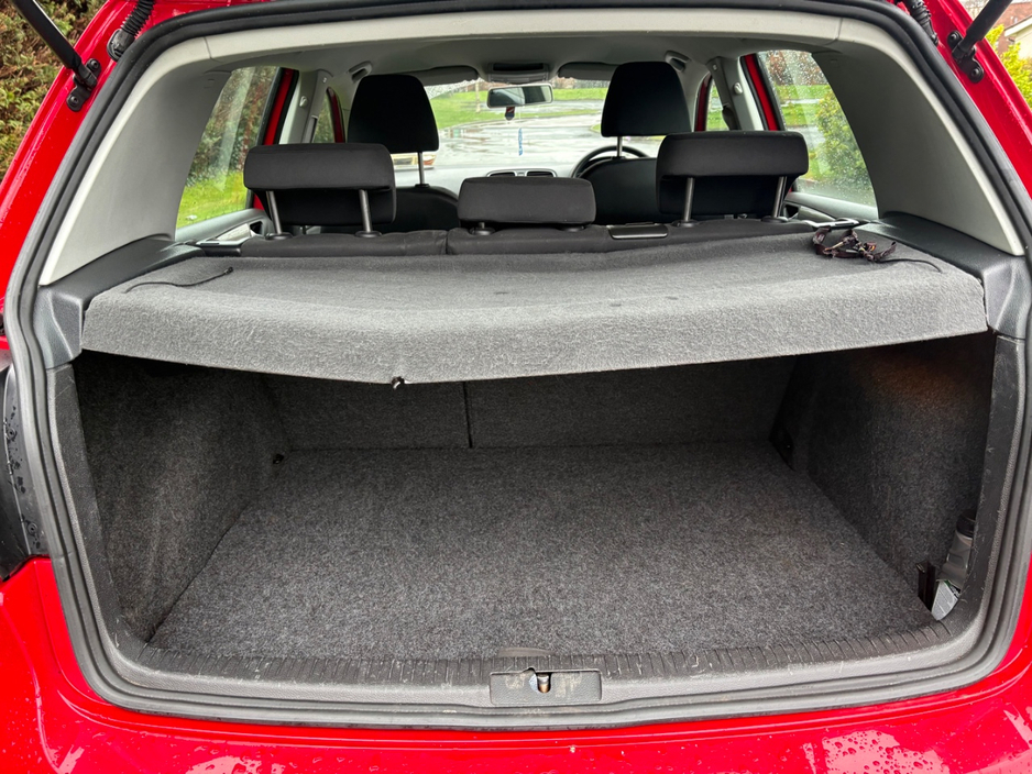 2010 Volkswagen Golf - image 4