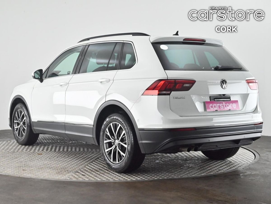 2018 Volkswagen Tiguan - image 3