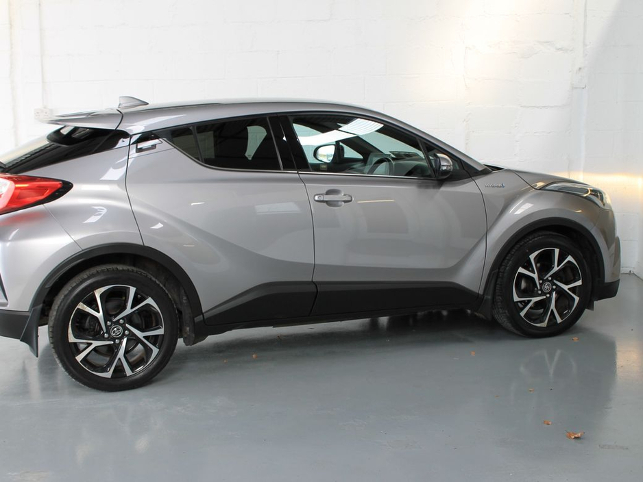 2019 Toyota C-HR - image 5