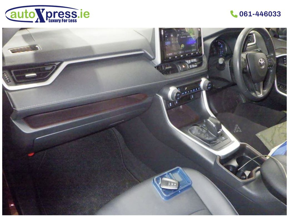 2020 Toyota Rav4 - image 6