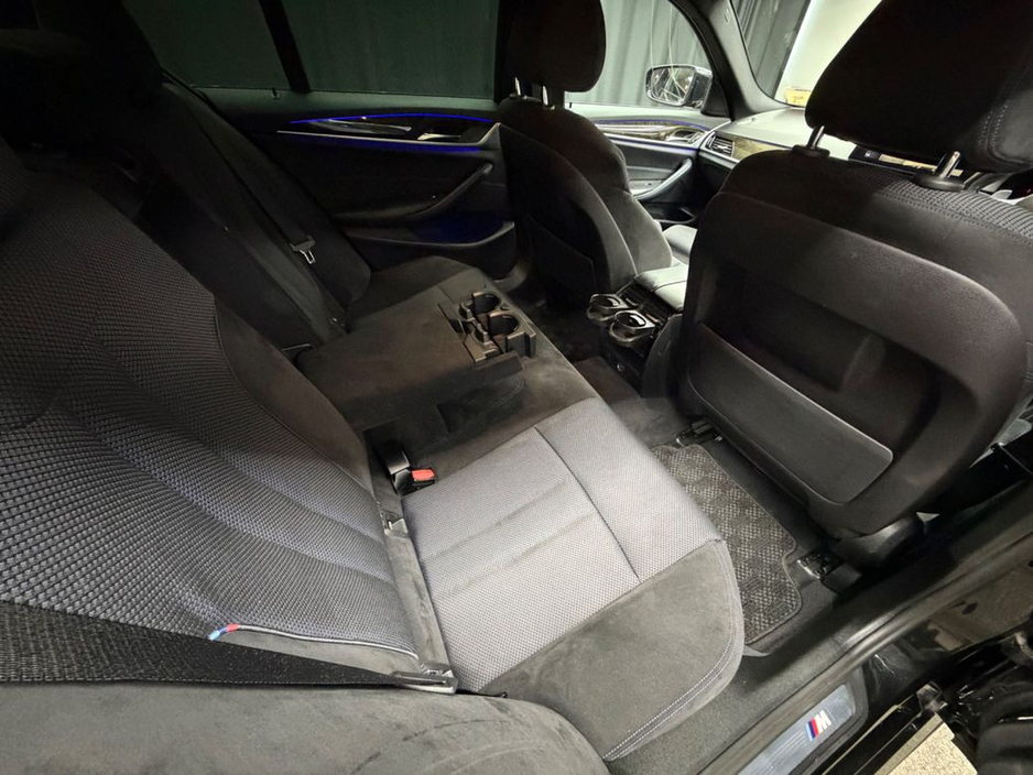 2017 BMW 5 Series - image 30