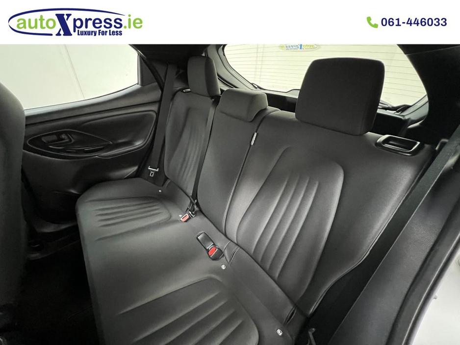 2022 Toyota Yaris - image 6