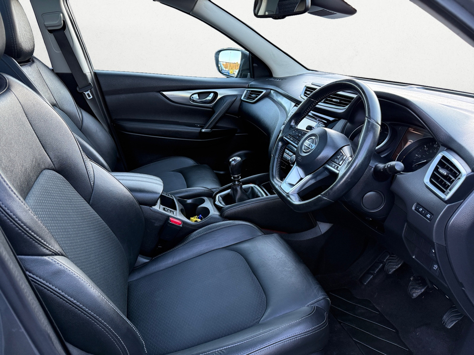 2018 Nissan Qashqai - image 5