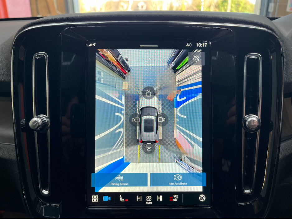 2023 Volvo XC40 - image 23