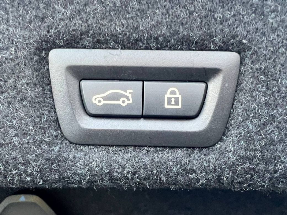 2017 BMW 5 Series 530e M-SPORT COMPETITION 2.0 * HUGE SPEC * // FULL SERVICE HISTORY // LOW MILEAGE // OPENING SUNROOF // MASSAGE LEATHER SEATS €27,900