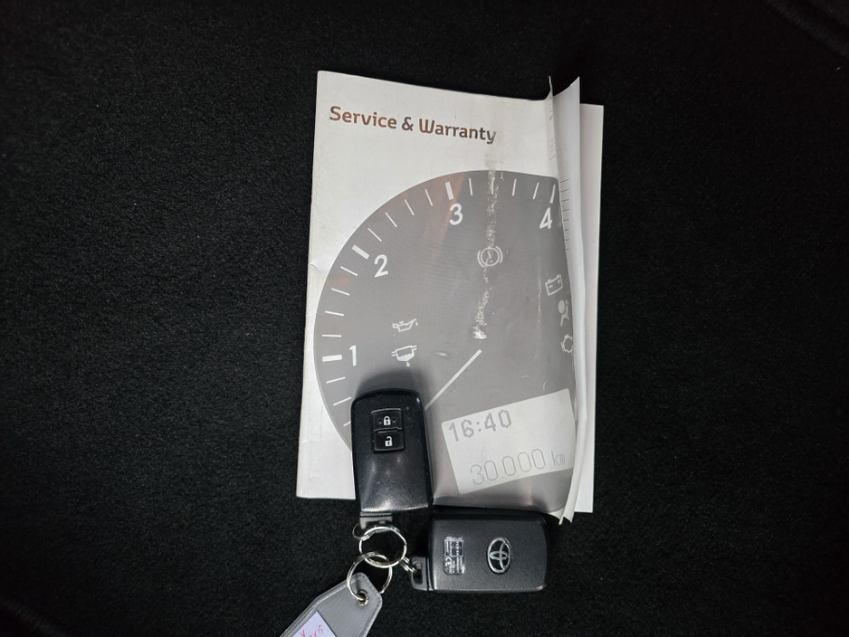 2013 Toyota Yaris - image 13