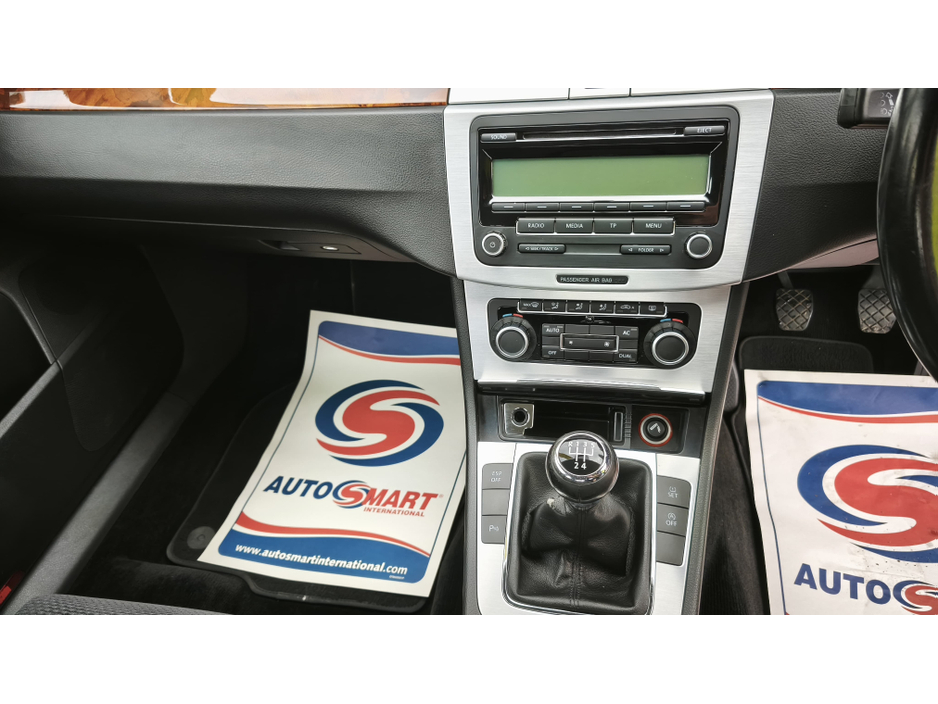 2010 Volkswagen Passat - image 20