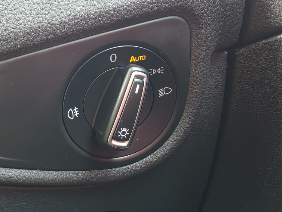 2017 Volkswagen Touran - image 22