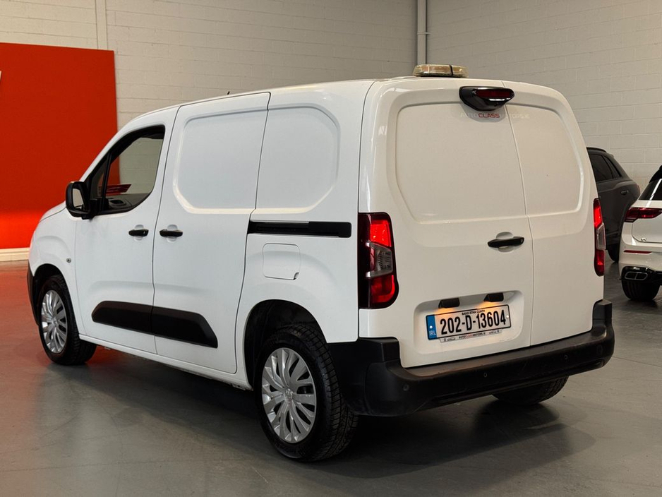 2020 Peugeot Partner - image 7