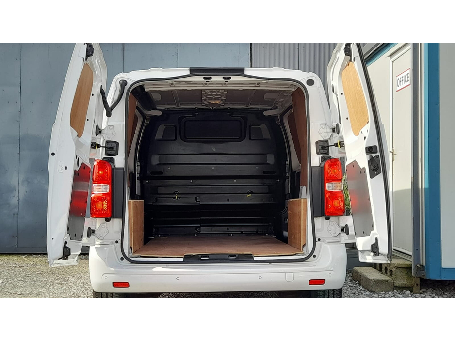 2021 Vauxhall Vivaro - image 12