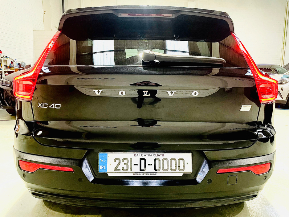 2023 Volvo XC40 - image 8