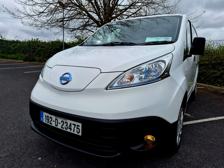 2019 Nissan NV200 - image 2