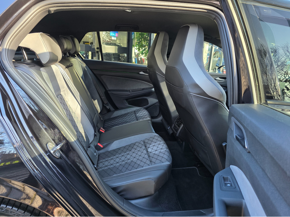 2024 Volkswagen Golf - image 23