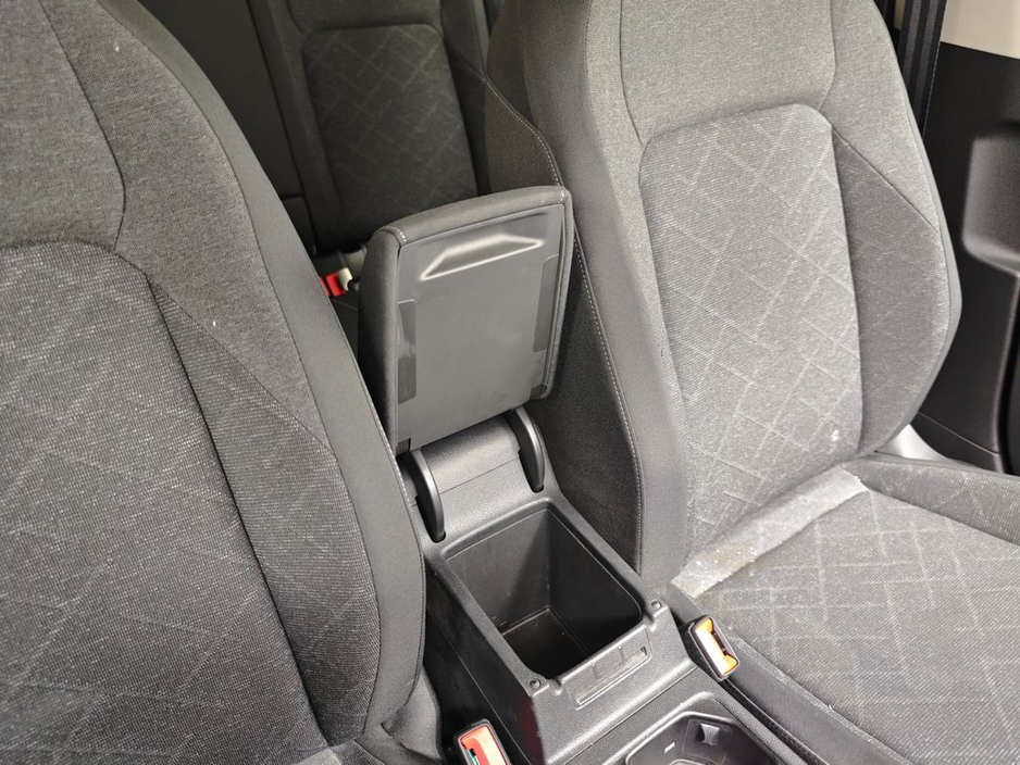 2021 Volkswagen Golf - image 22