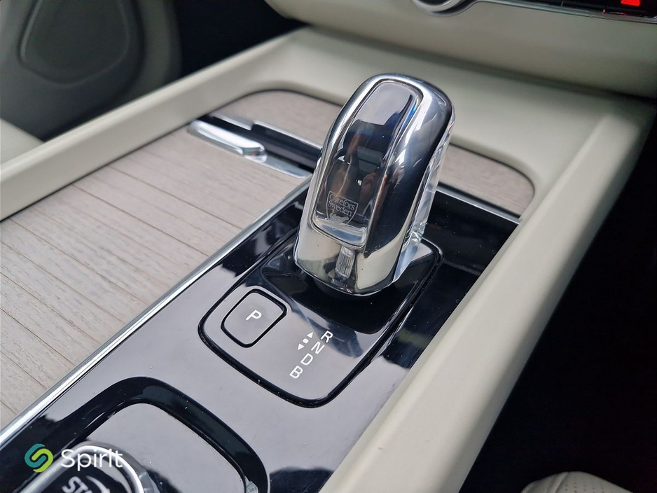 2018 Volvo XC60 - image 13