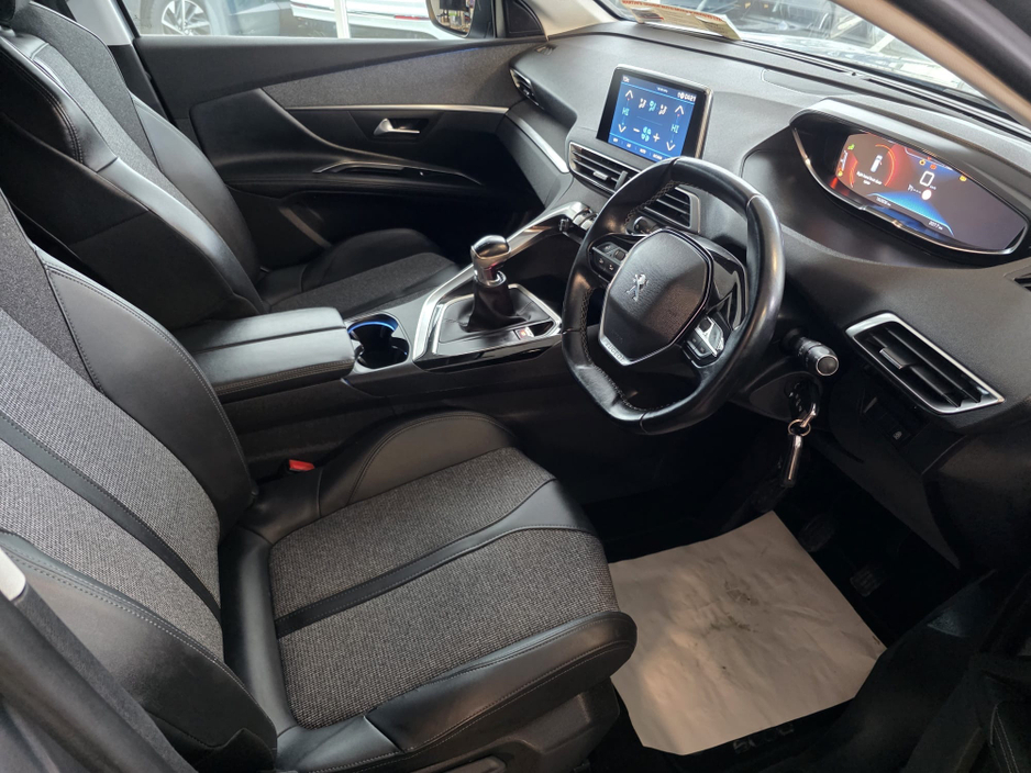 2019 Peugeot 5008 - image 9