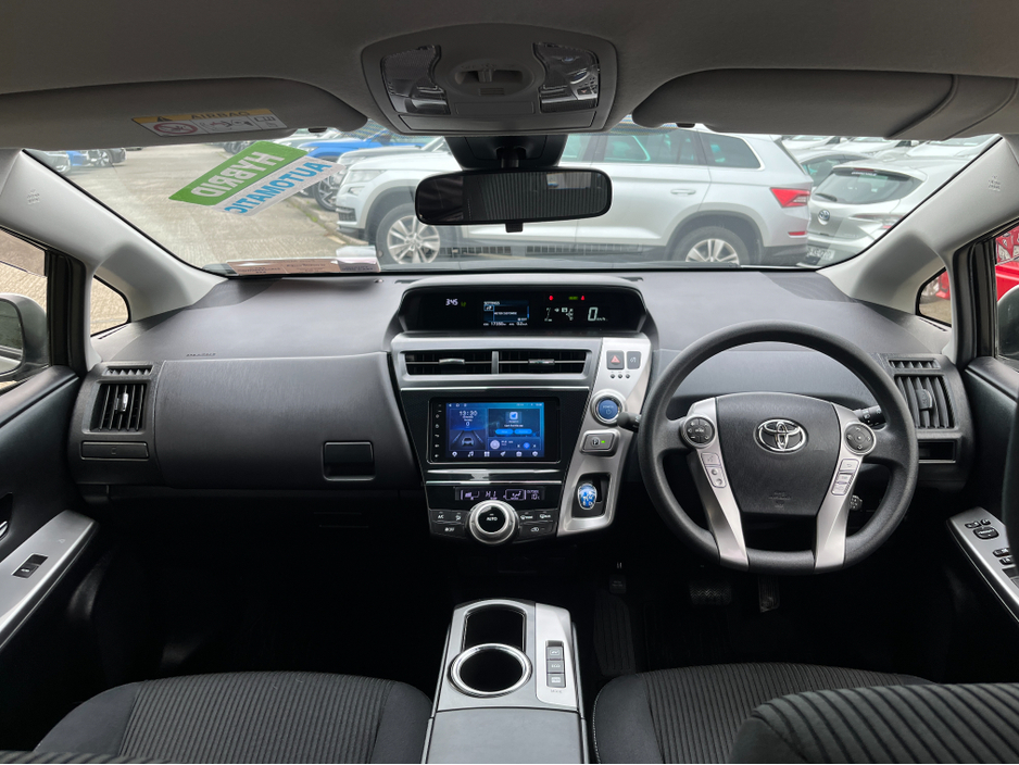 2019 Toyota Prius+ - image 15