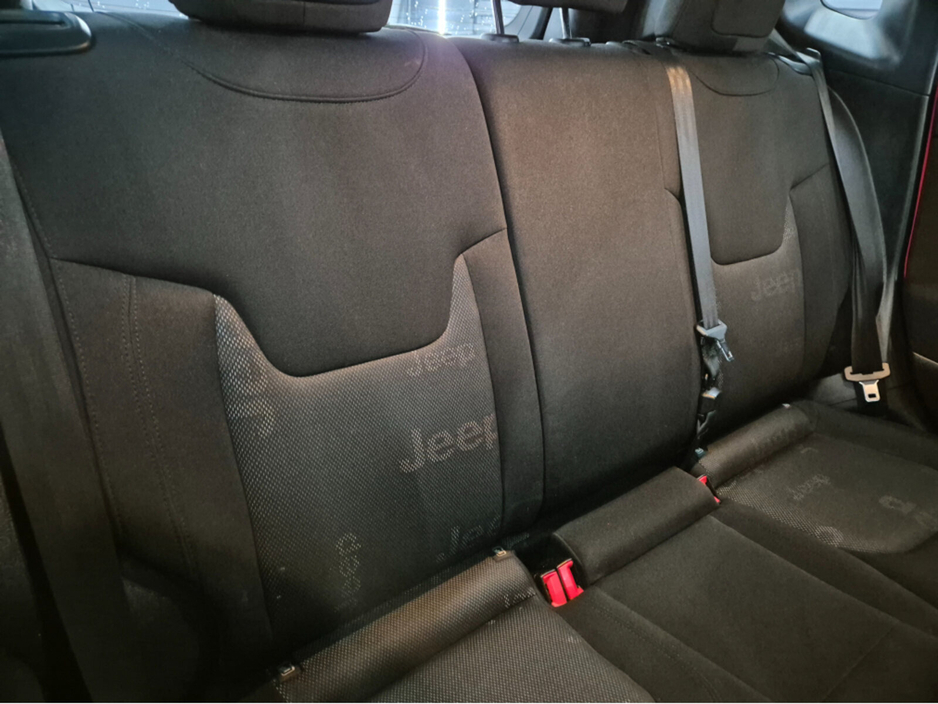 2016 Jeep Renegade - image 8