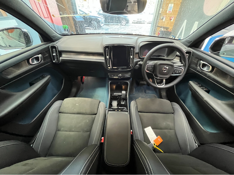 2022 Volvo XC40 - image 16