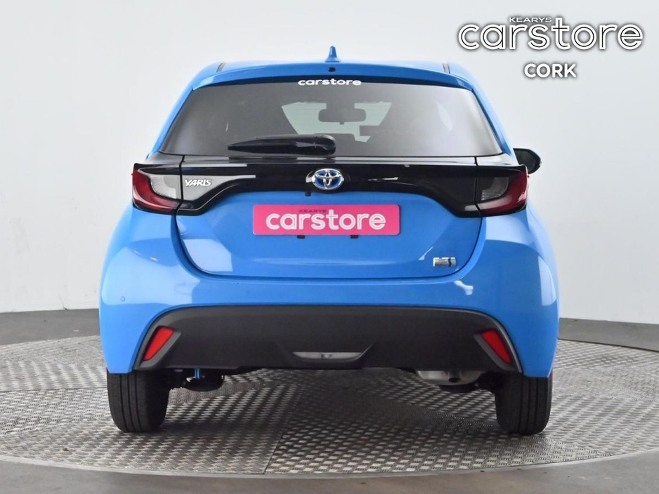 2023 Toyota Yaris - image 4