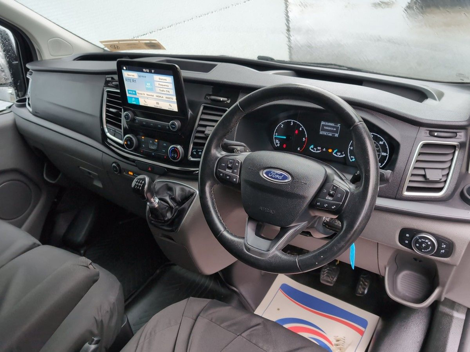 2020 Ford Transit Custom - image 4