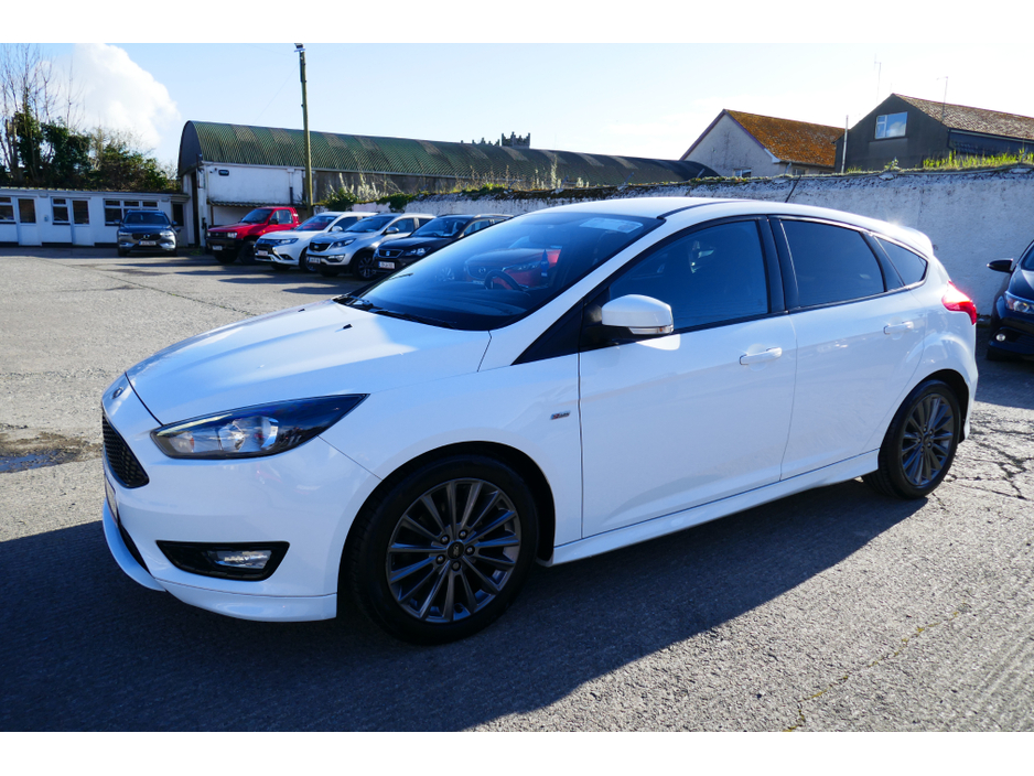 2018 Ford Focus - image 6
