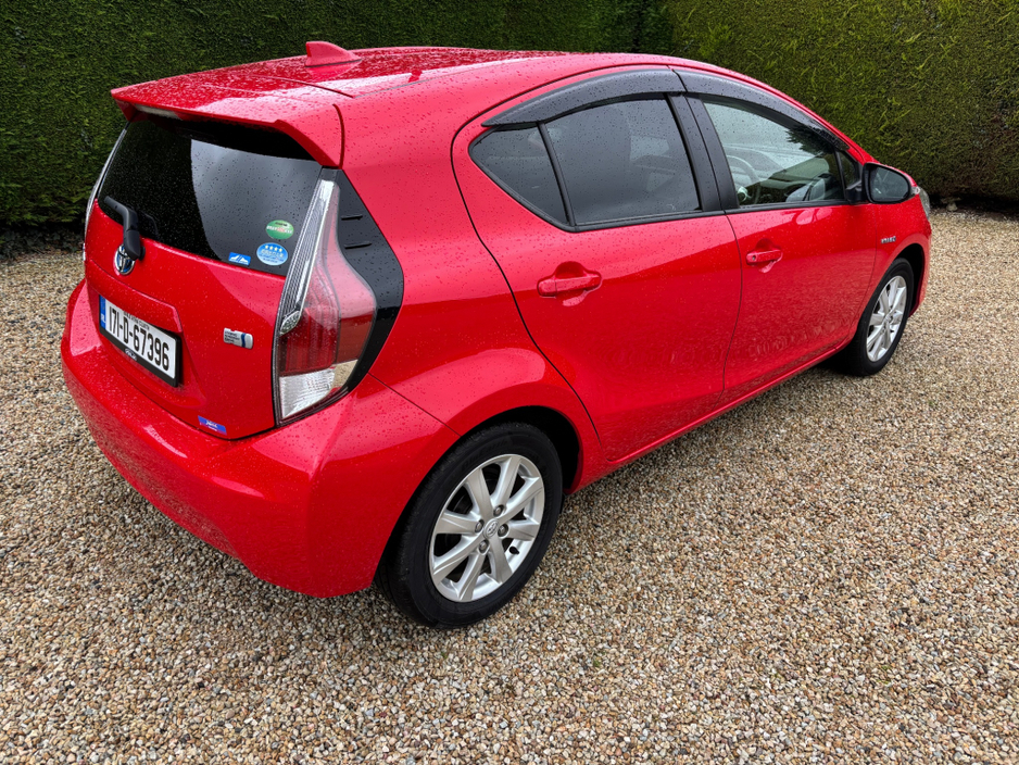 2017 Toyota Aqua - image 3