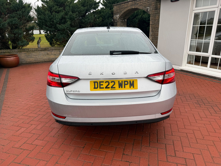 2022 Skoda Superb - image 9