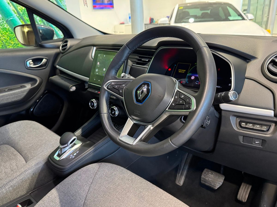 2020 Renault Zoe R135 Z.E 50 Iconic CCS Rapid charge €12,995