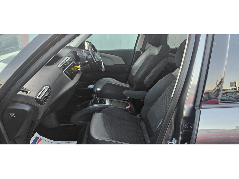 2017 Citroen C4 Picasso - image 20