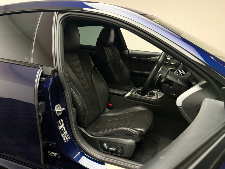 2021 BMW 8 Series - image 11