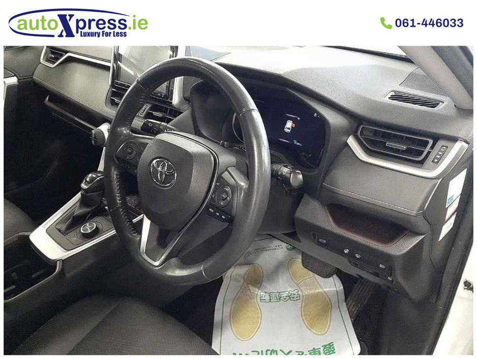 2022 Toyota Rav4 - image 6