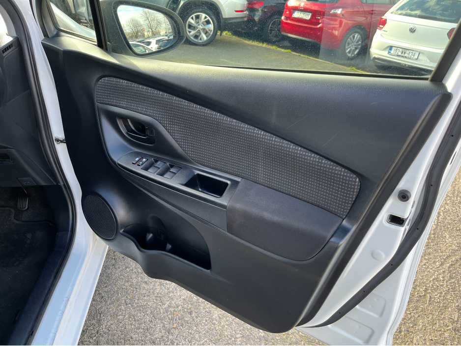 2019 Toyota Vitz - image 12