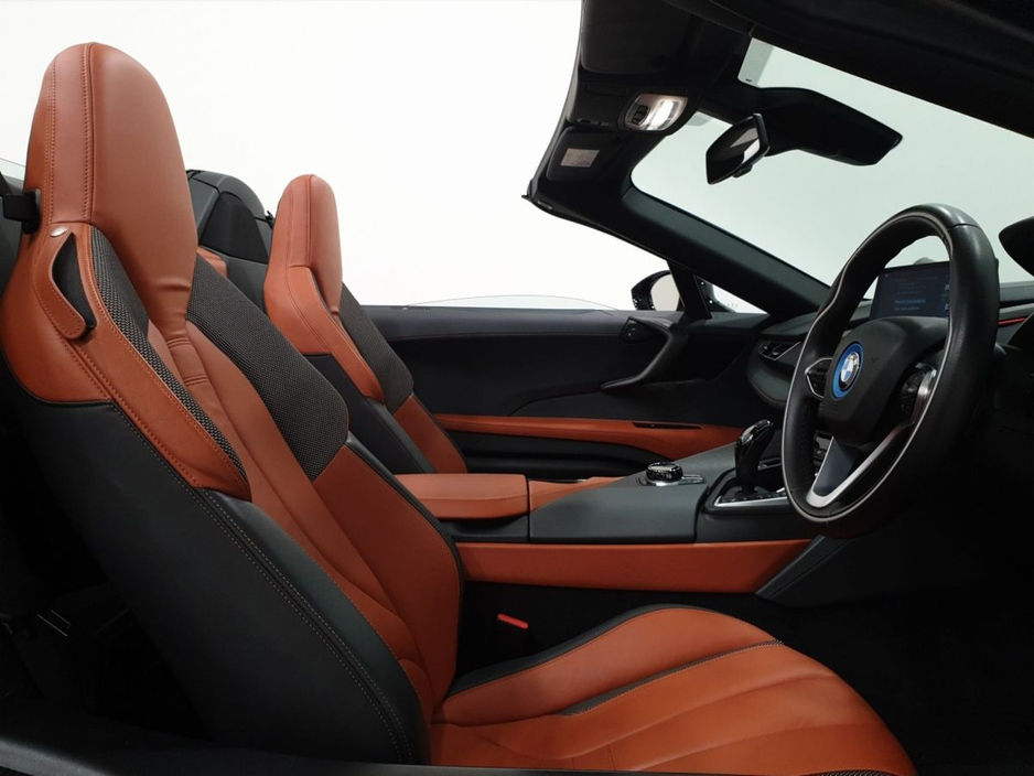 2019 BMW i8 - image 11