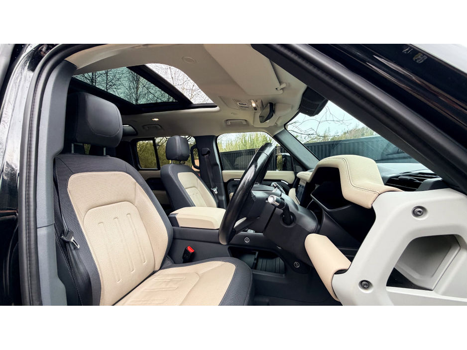 2021 Land Rover Defender - image 9