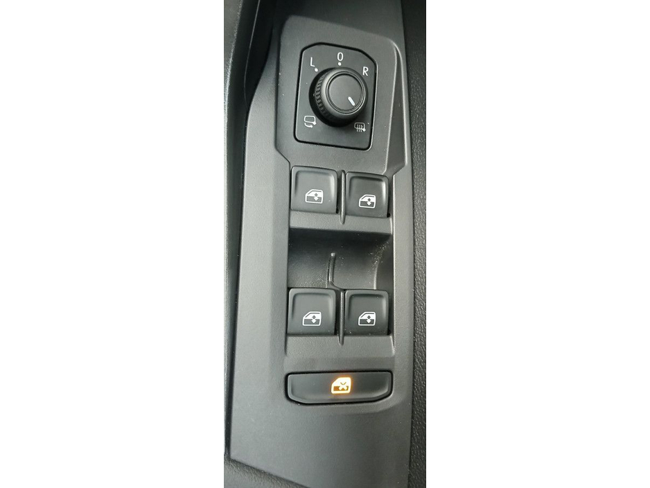 2025 Volkswagen T-Cross - image 9