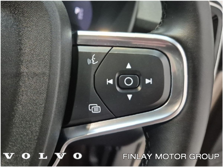 2023 Volvo XC40 - image 13