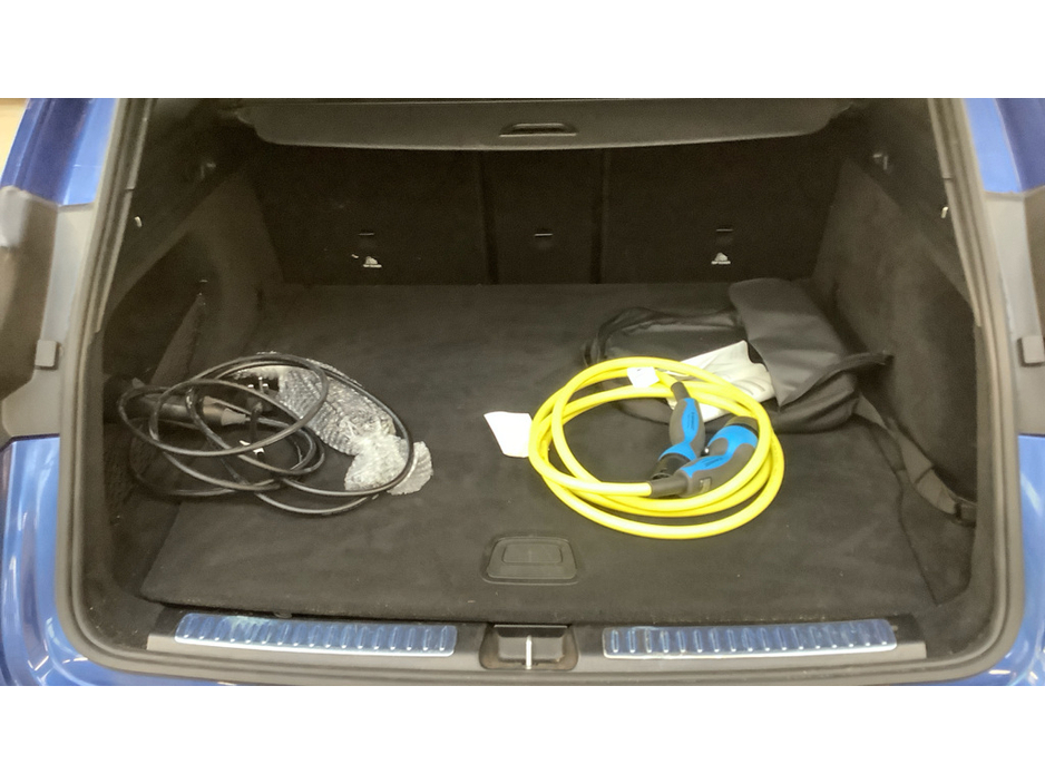 2022 Mercedes-Benz EQC - image 5