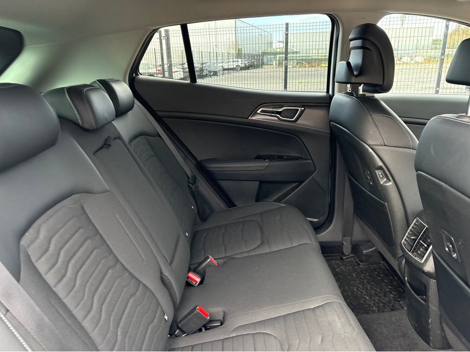 2023 Kia Sportage - image 11