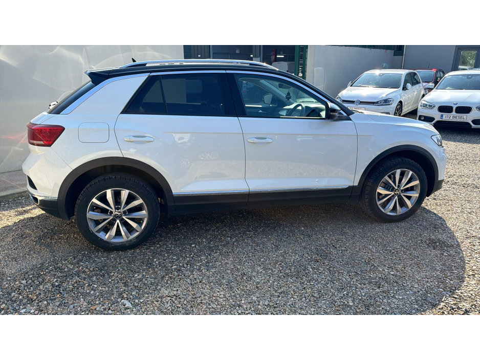 2021 Volkswagen T-Roc - image 3