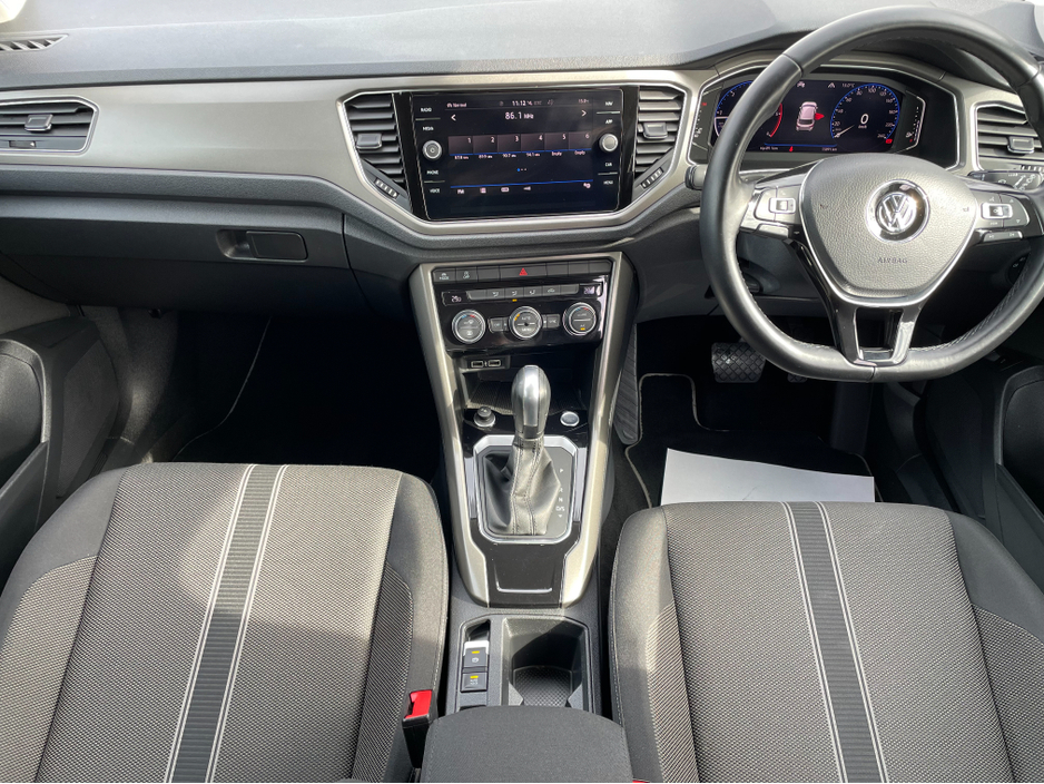 2021 Volkswagen T-Roc - image 10