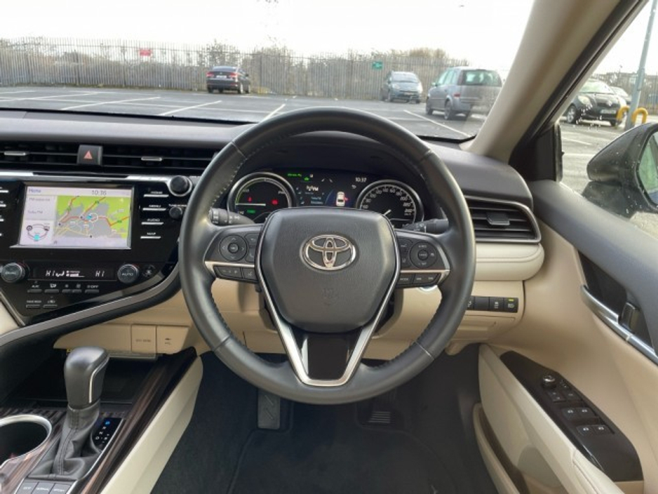 2020 Toyota Camry - Platinum Edition - Ivory Leather - 2.5 Hybrid - Top Spec - Automatic - Irish Car - 55,465 km // Remote Central Locking // Front Electric Windows // Rear Electric Windows // Electric Mirrors // Finge €31,999