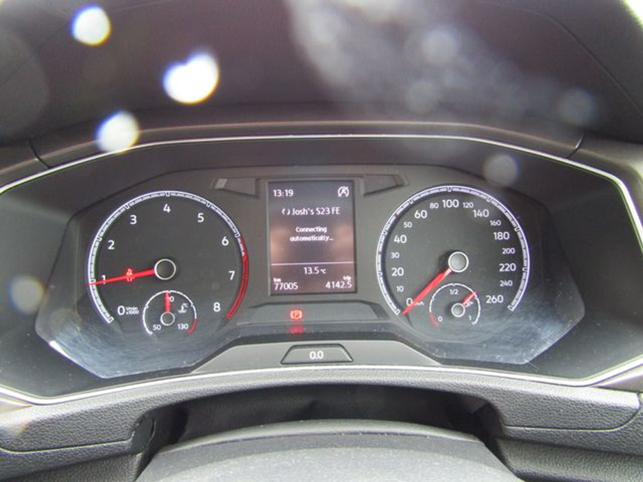 2019 Volkswagen T-Roc - image 27